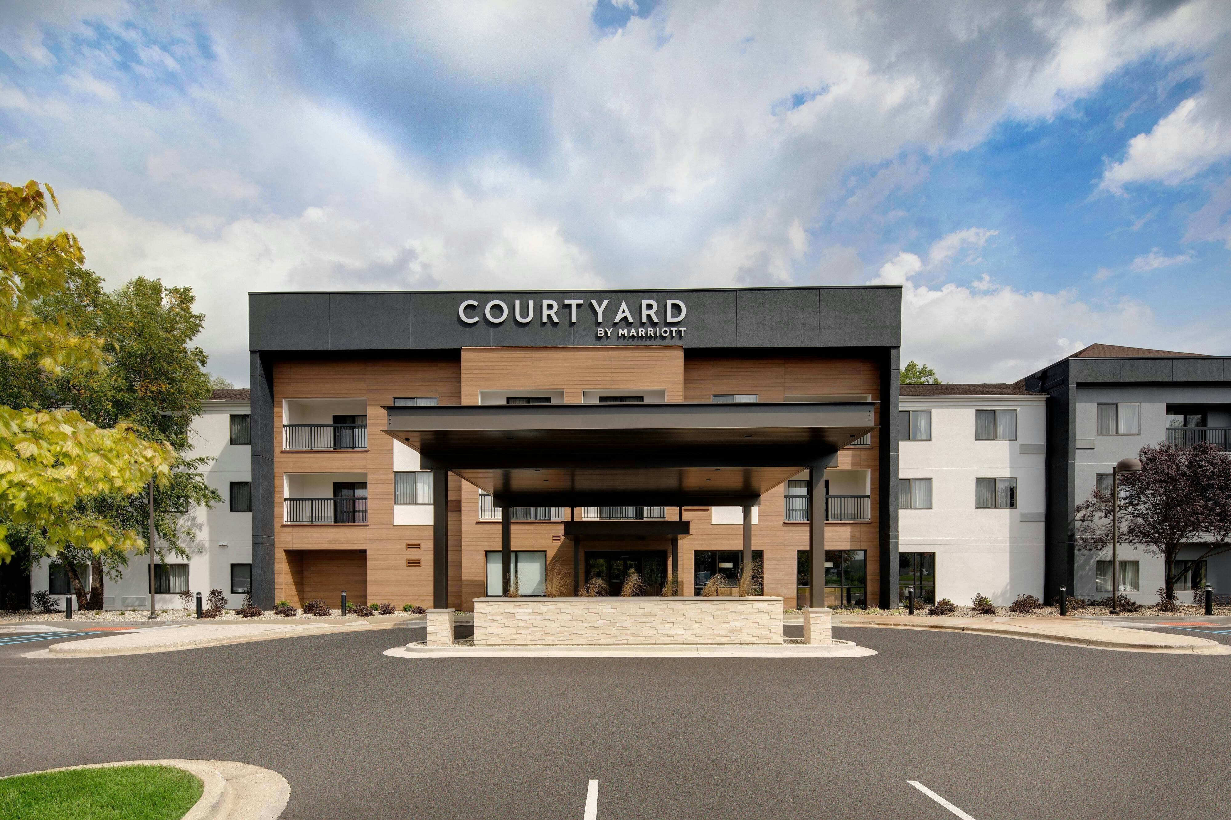 Courtyard Grand Rapids Airport in GRAND RAPIDS - MI