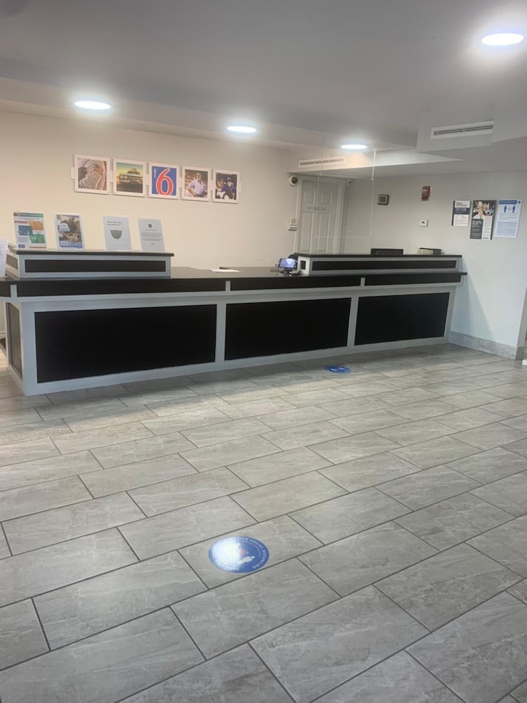 Motel6 Grand Prairie, TX - Interstate 30 13/51