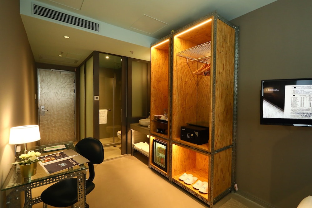 Ind Hotel 6/40