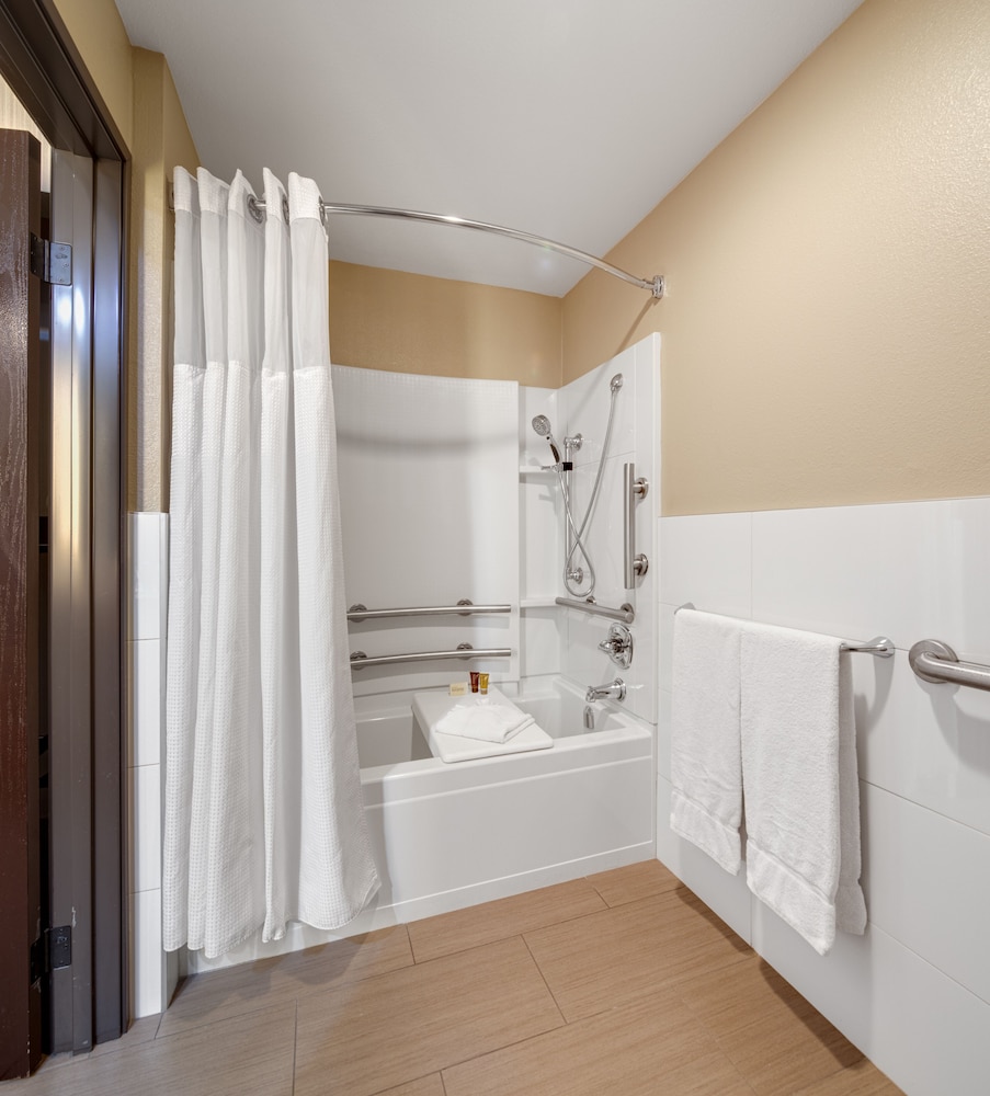 Ayres Inn Corona East 43/46