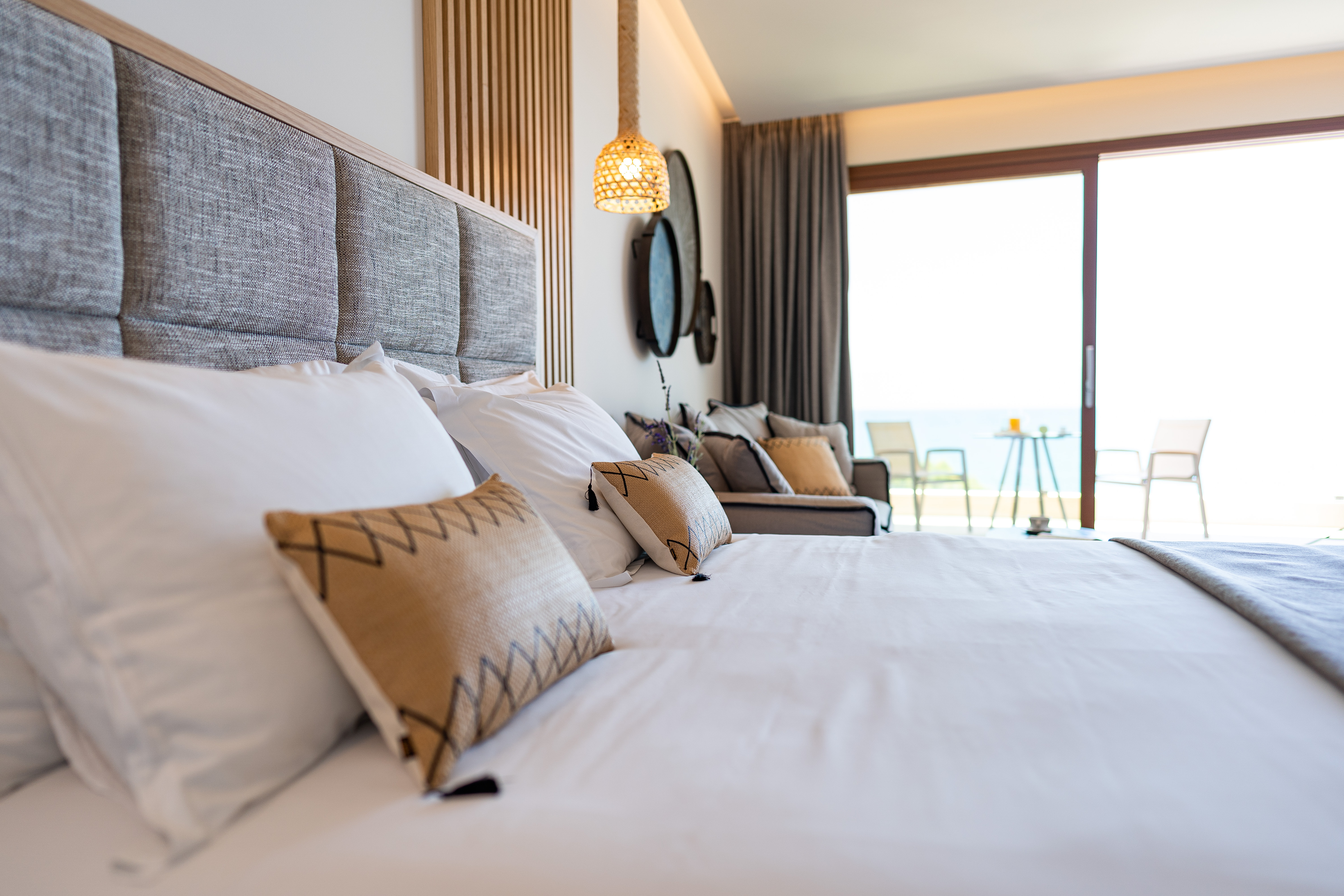 PREMIUM, DOUBLE BED, PARTIAL SEA VIEW