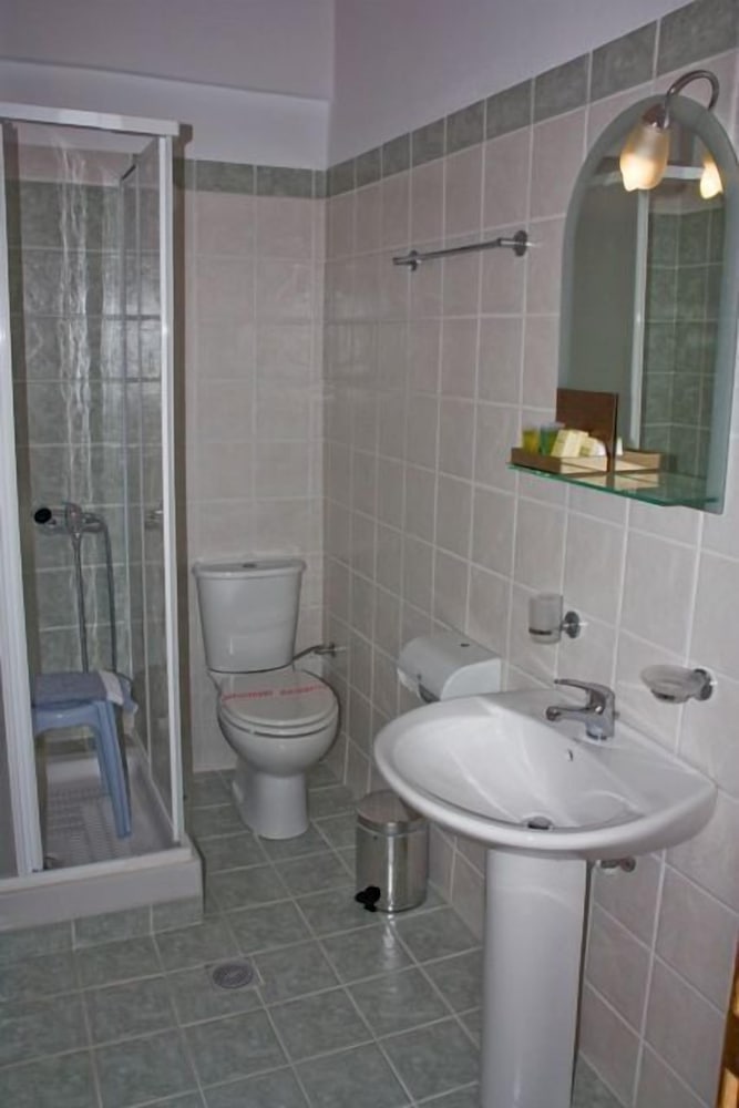 Ahilion Hotel 34/37