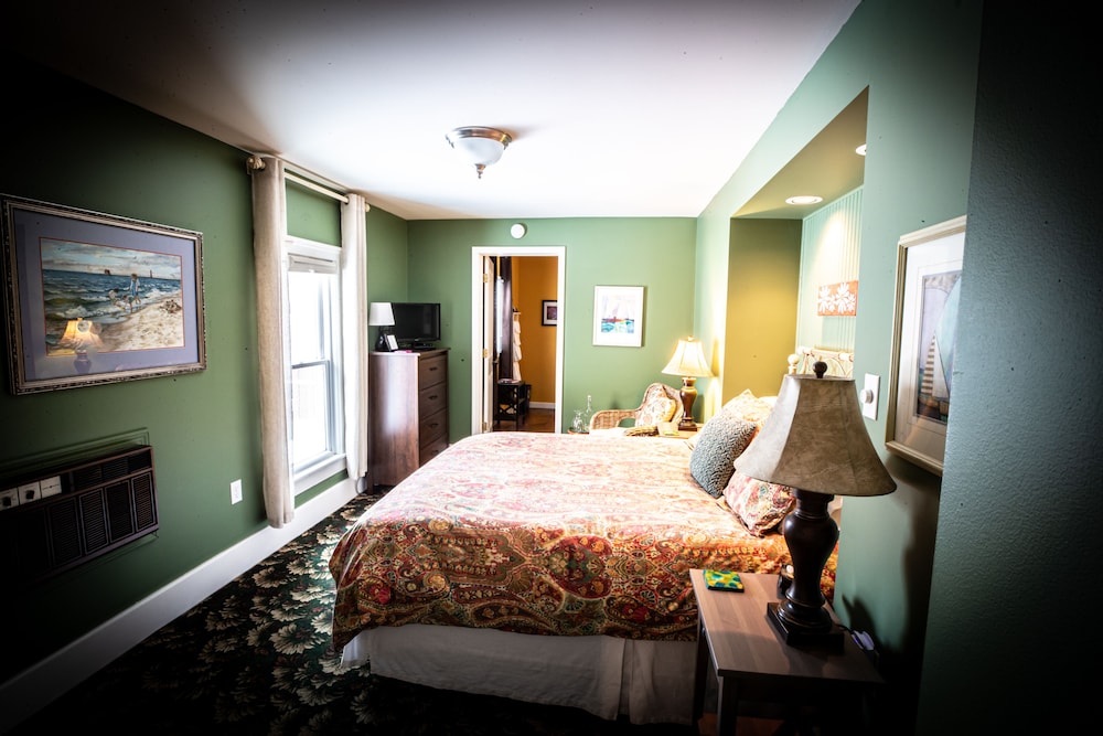 Twin Oaks Inn 21/69