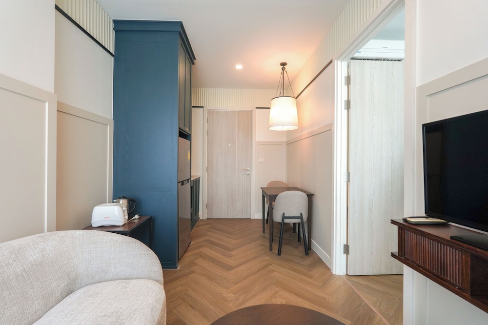 غرفة قياسية بسرير كوين، DLUX Condominium 6/8