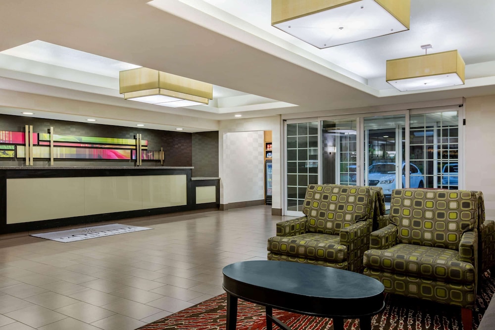 Fairfield Inn & Suites By Marriott Fresno River Park 8/54