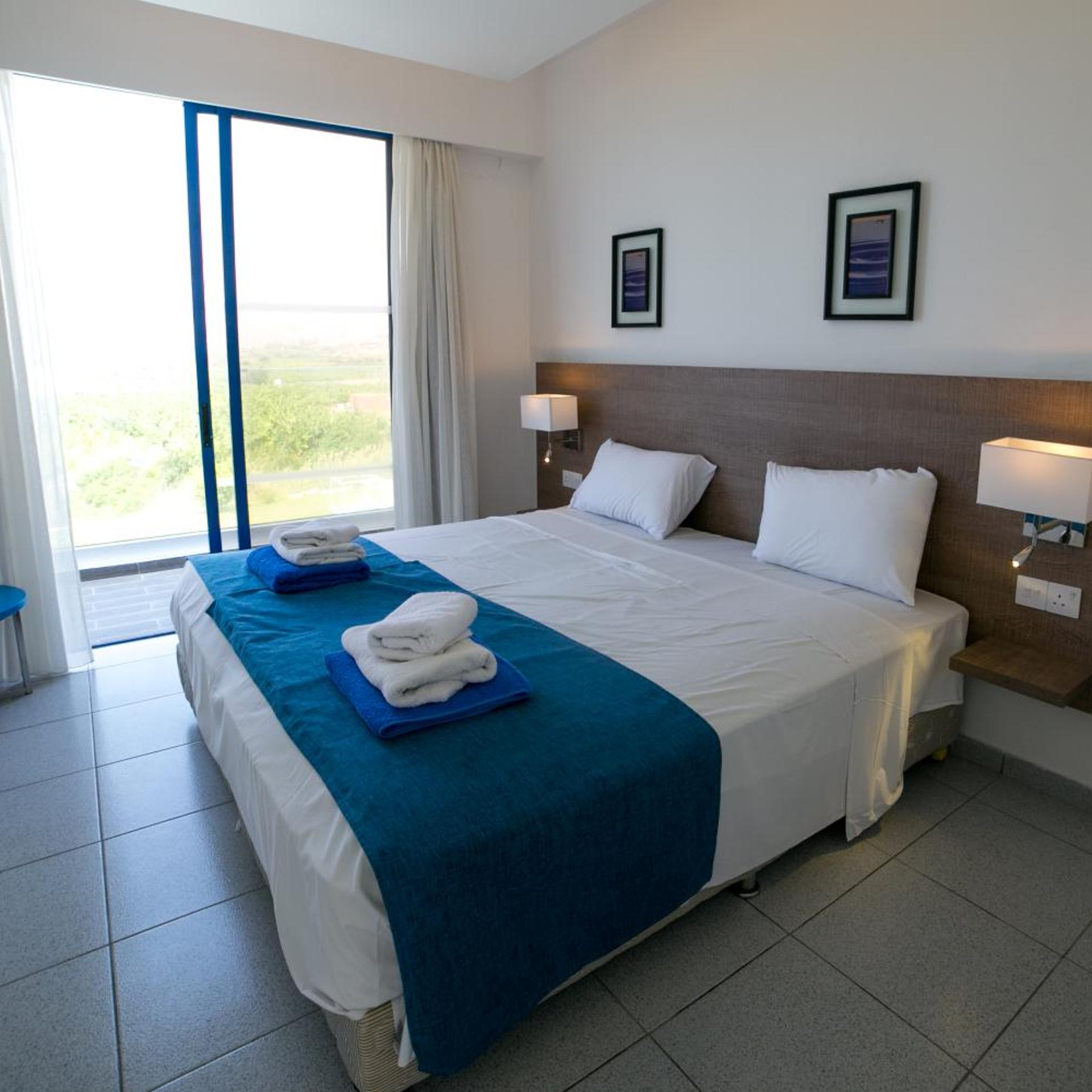 Suite, Pool and Sea View