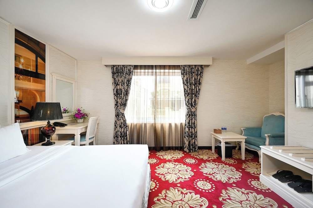 PREMIUM, KING BED, CITY VIEW, BATHTUB