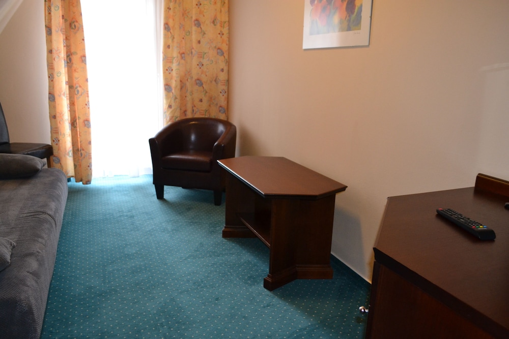 Greenwood Hotel 27/50