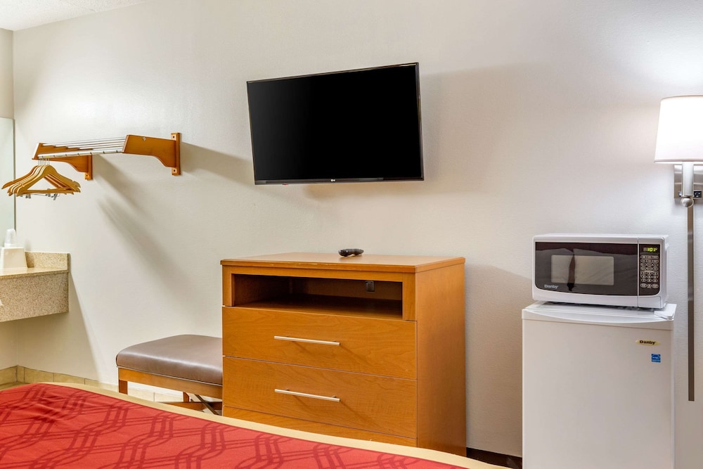 Econo Lodge Creedmoor - Butner 26/26