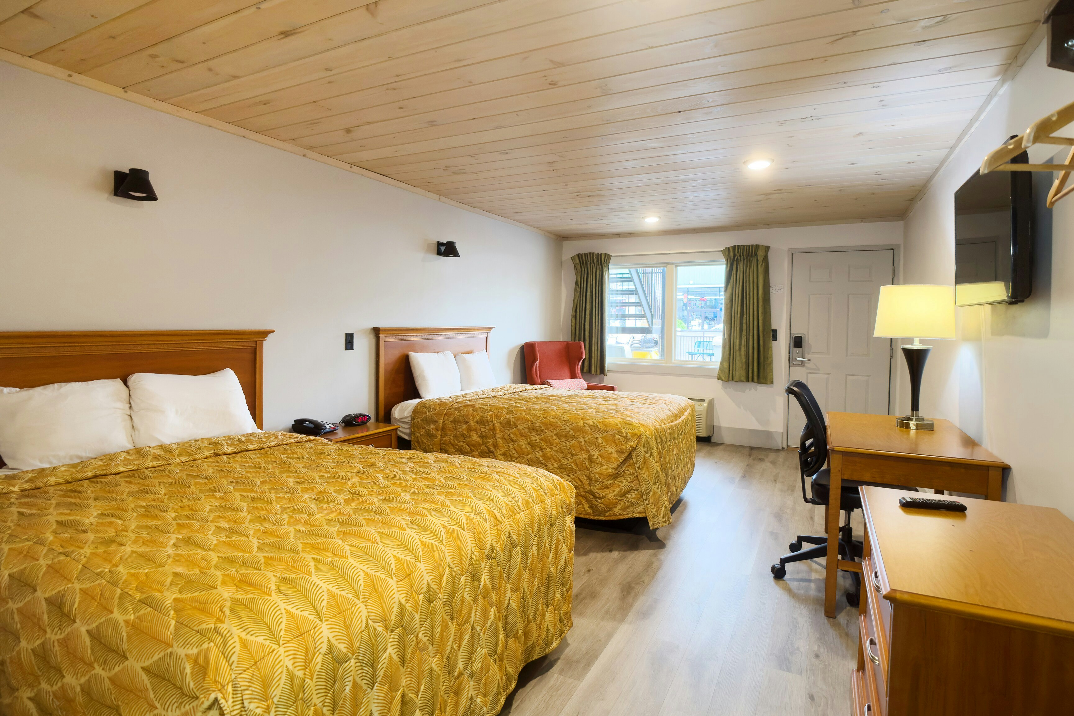 Room, 2 Queen Beds, River View