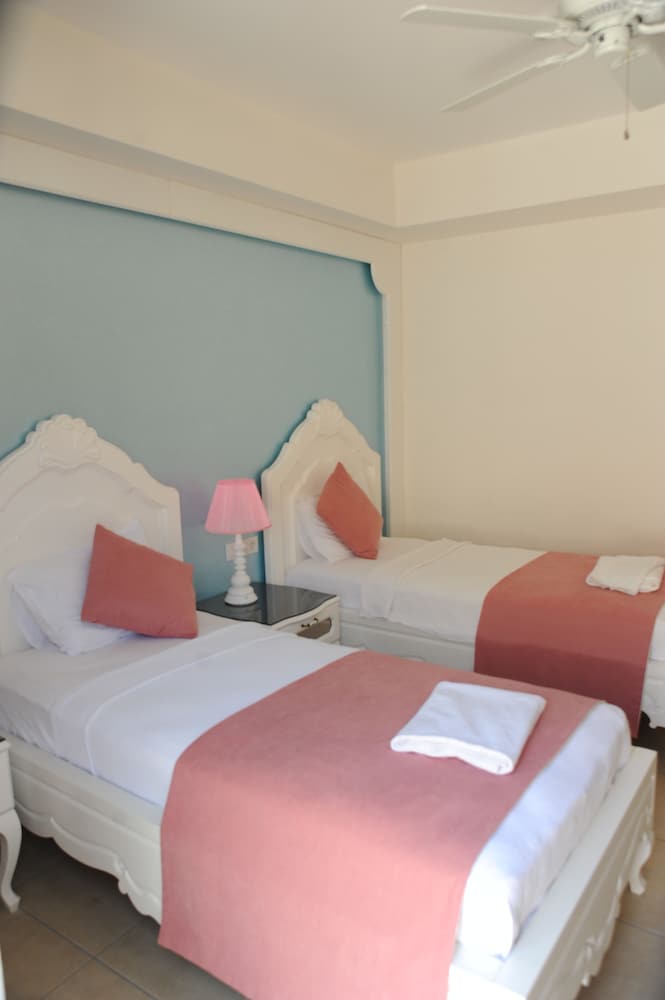 Montebello Deluxe Hotel 22/49