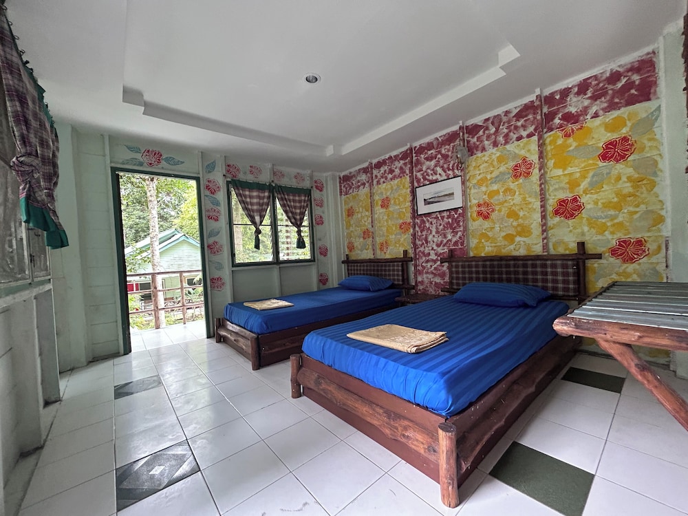 Bungalow, Twin Beds, Hill Side