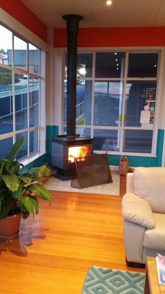 Waterfront Lodge Motel 46/70
