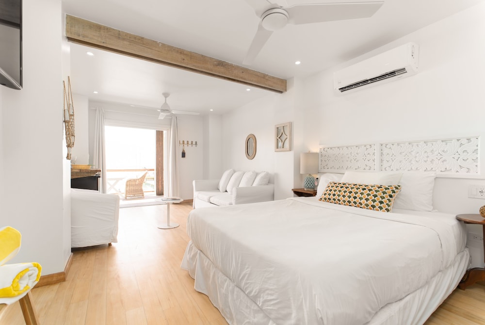 The Beach House Boutique Hotel 15/49