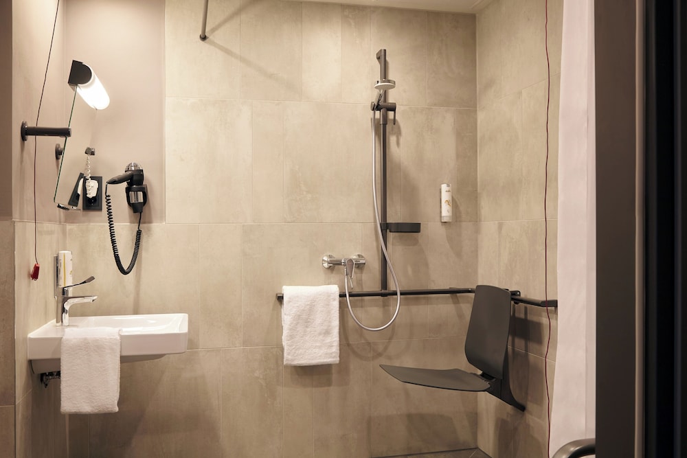 Aparthotel Candlewood Suites Duesseldorf Airport By Ihg Dusseldorf 32/33