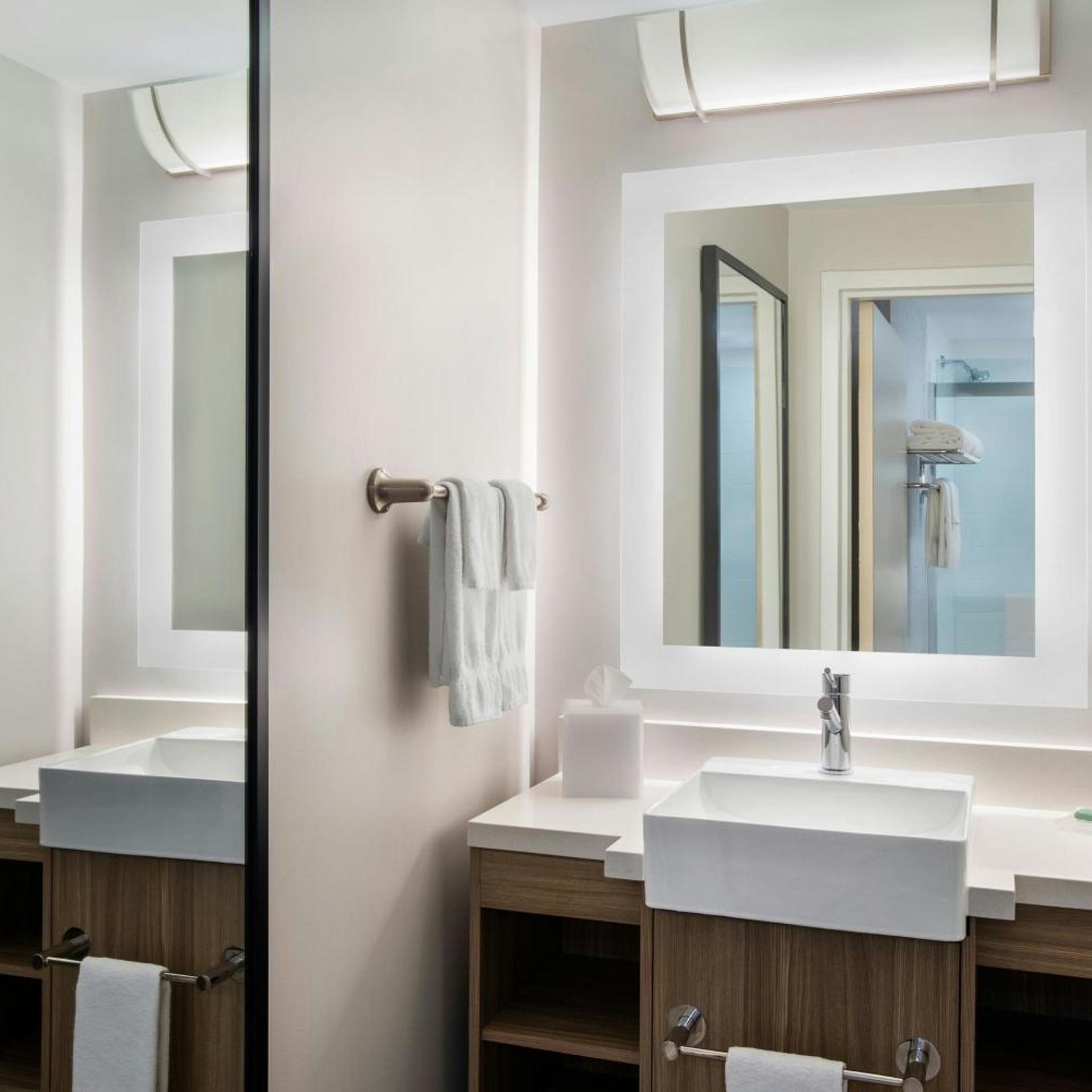 جناح بسريرين كوين مع سرير سحّاب إضافي مع أريكة لذوي الإعاقة، Springhill Suites Pittsburgh Mills 4/7