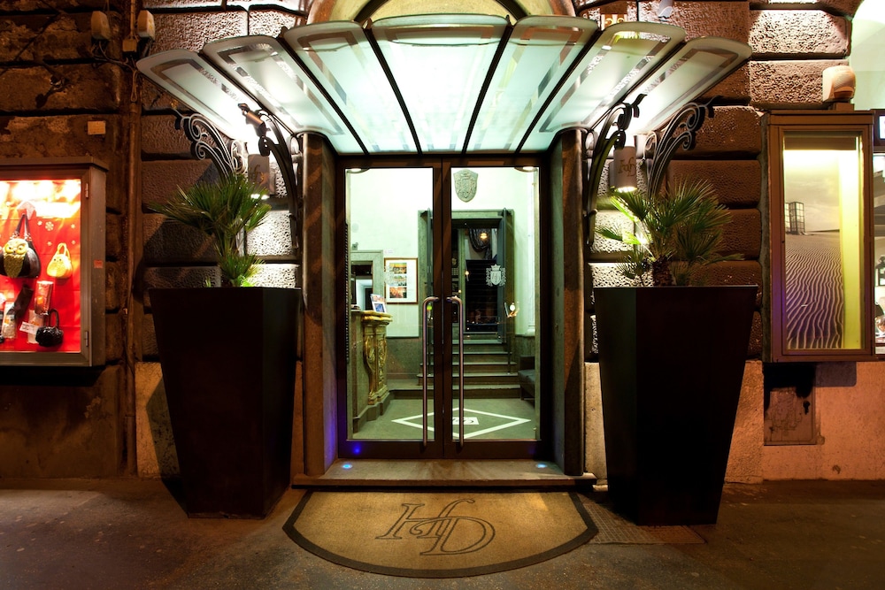 Hotel Diplomatic 9/82