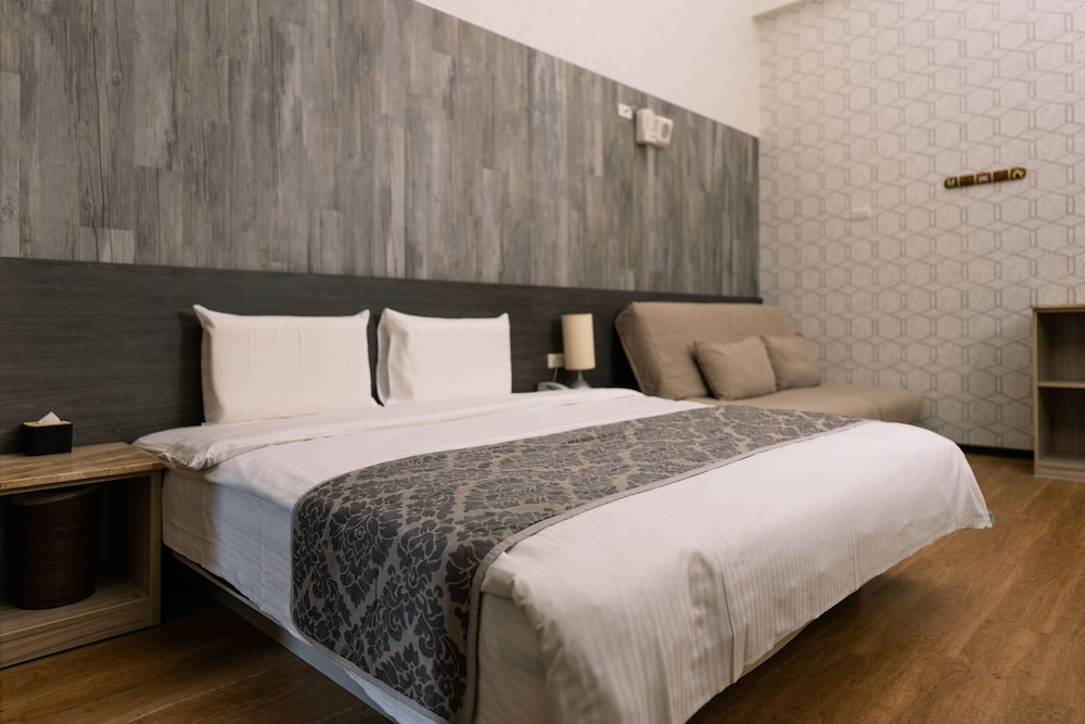DELUXE, DOUBLE BED