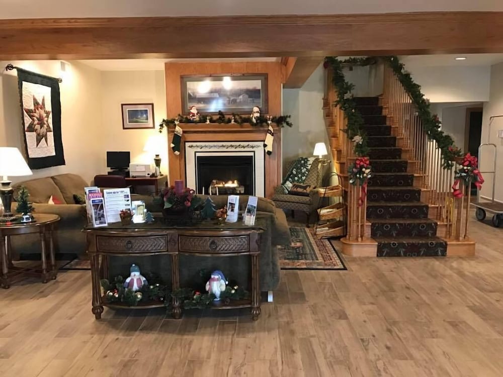 Lancaster Inn and Suites 48/64