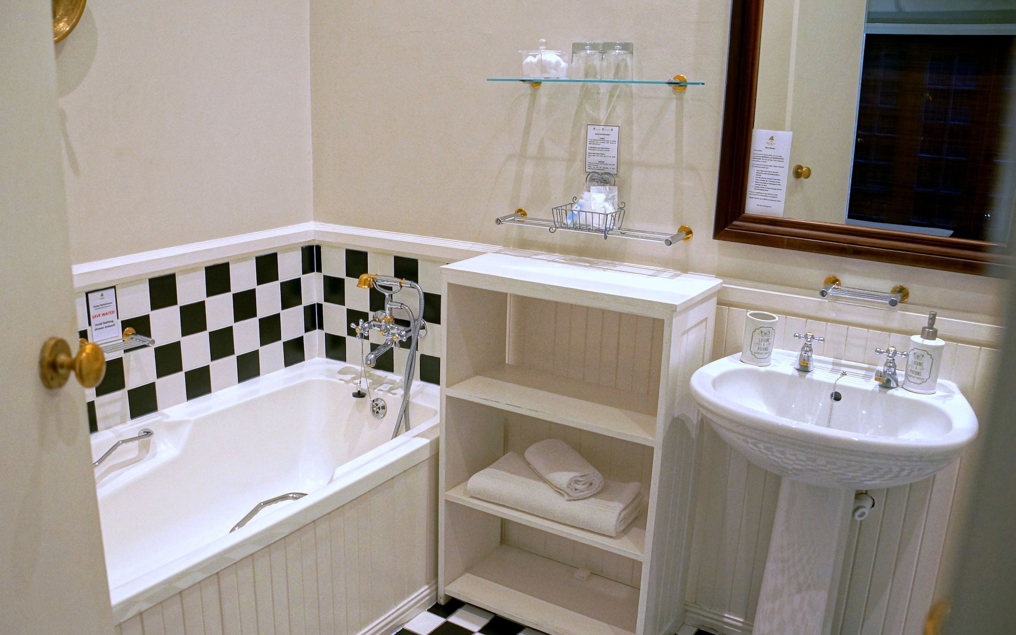 غرفة سوبيريور بسريرين منفصلين، Wild Olive Guest House 7/9
