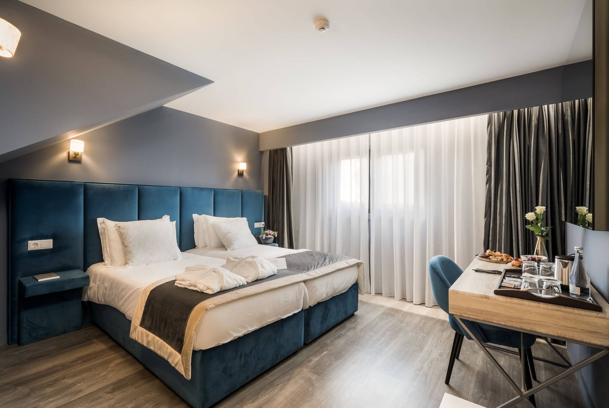 SUPERIOR, DOUBLE OR TWIN BED