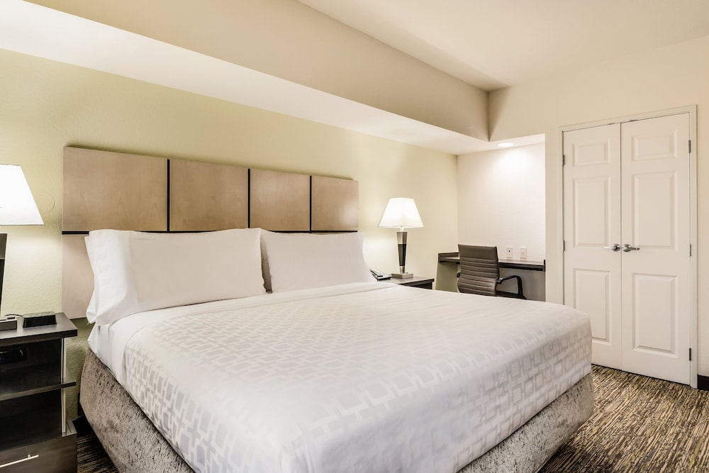 Candlewood Suites 14/48