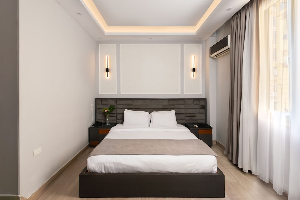 Capital Hotel 6/50