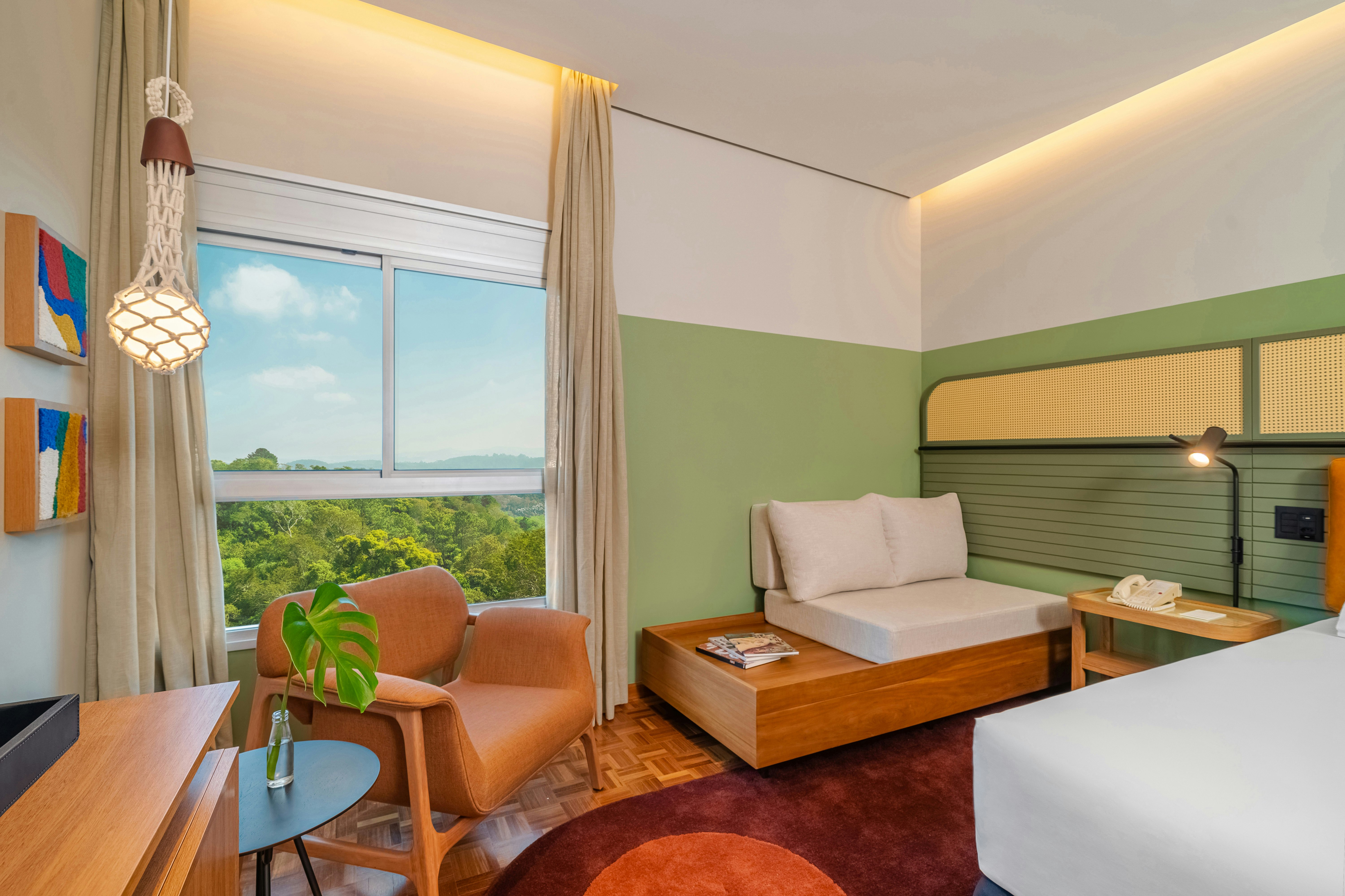 Almenat Embu das Artes, Tapestry Collection by Hilton 7/31