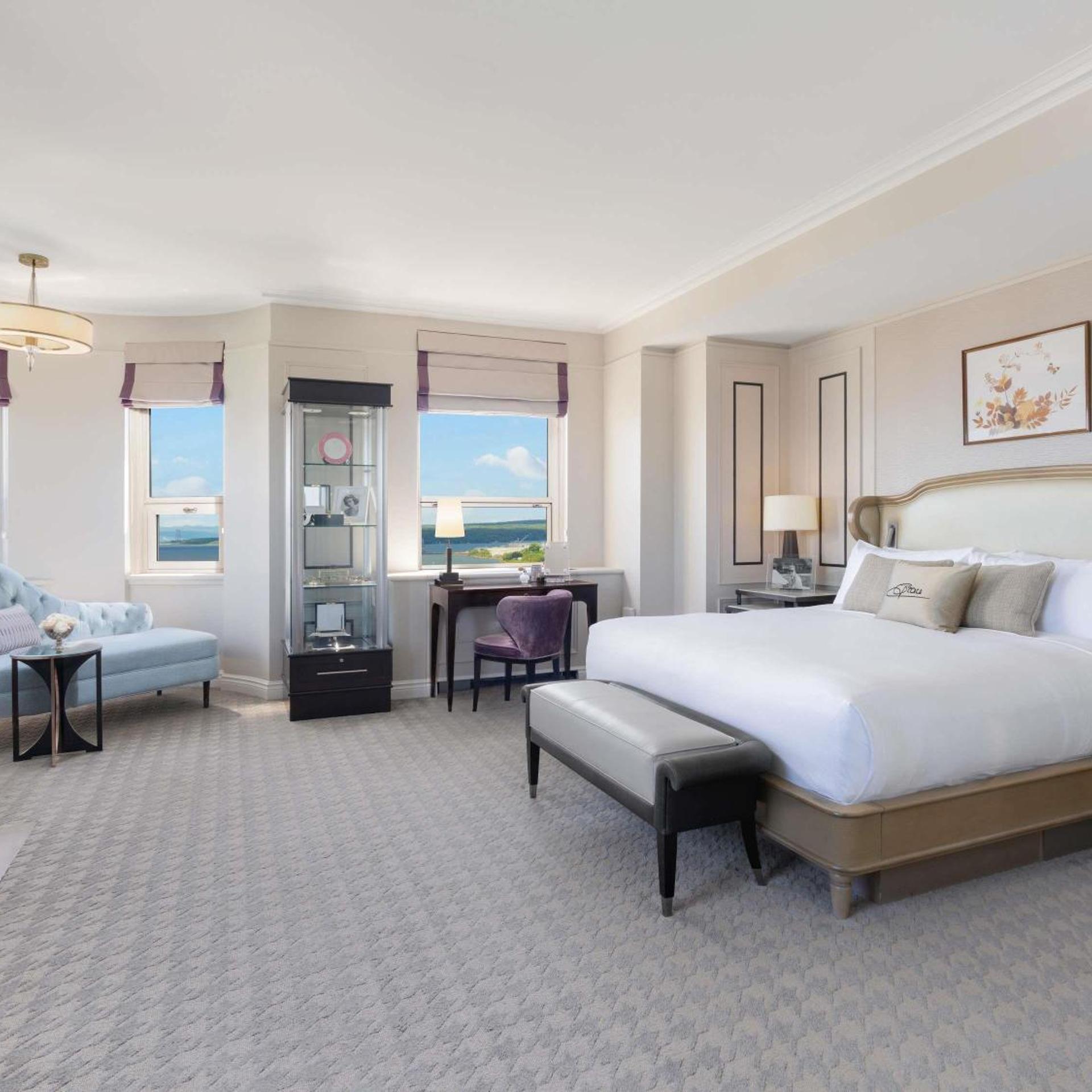 1 Bedroom, Signature, Fairmont Gold, Suite, King Bed