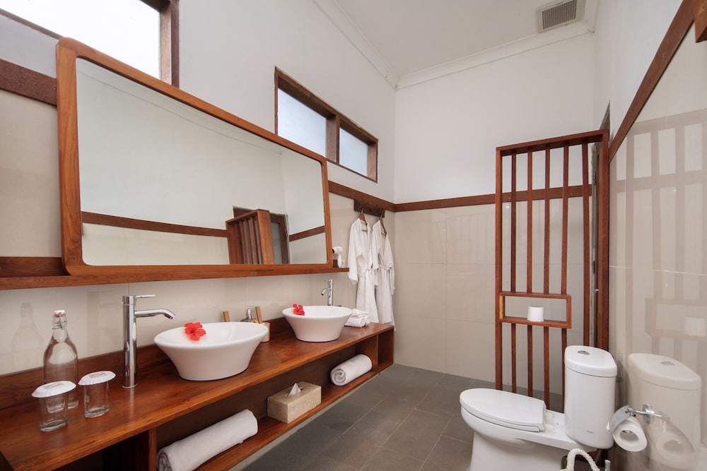 Utara Villas 69/71