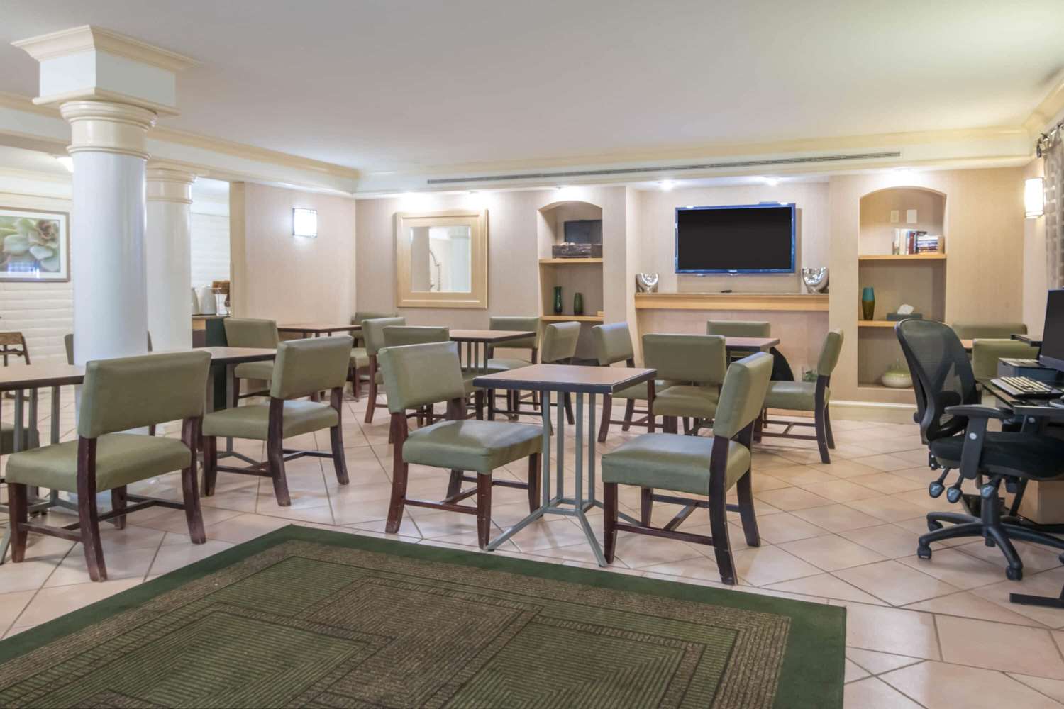 La Quinta Inn By Wyndham Colorado Springs Garden of the Gods 32/44