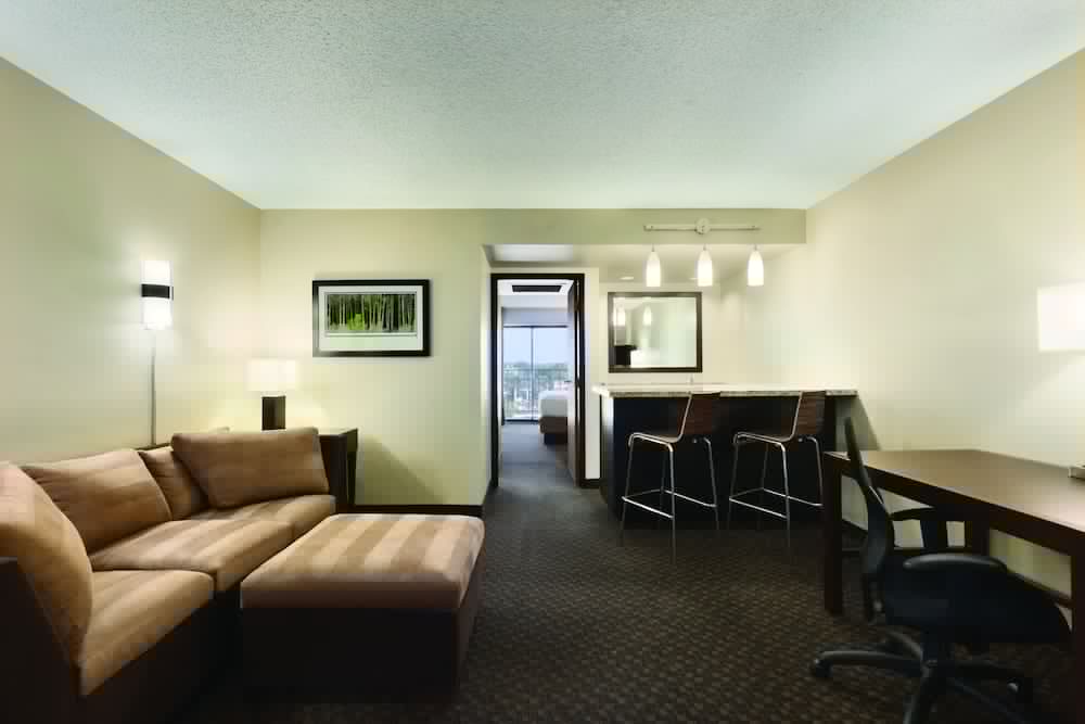 HYATT REGENCY GREEN BAY 31/59