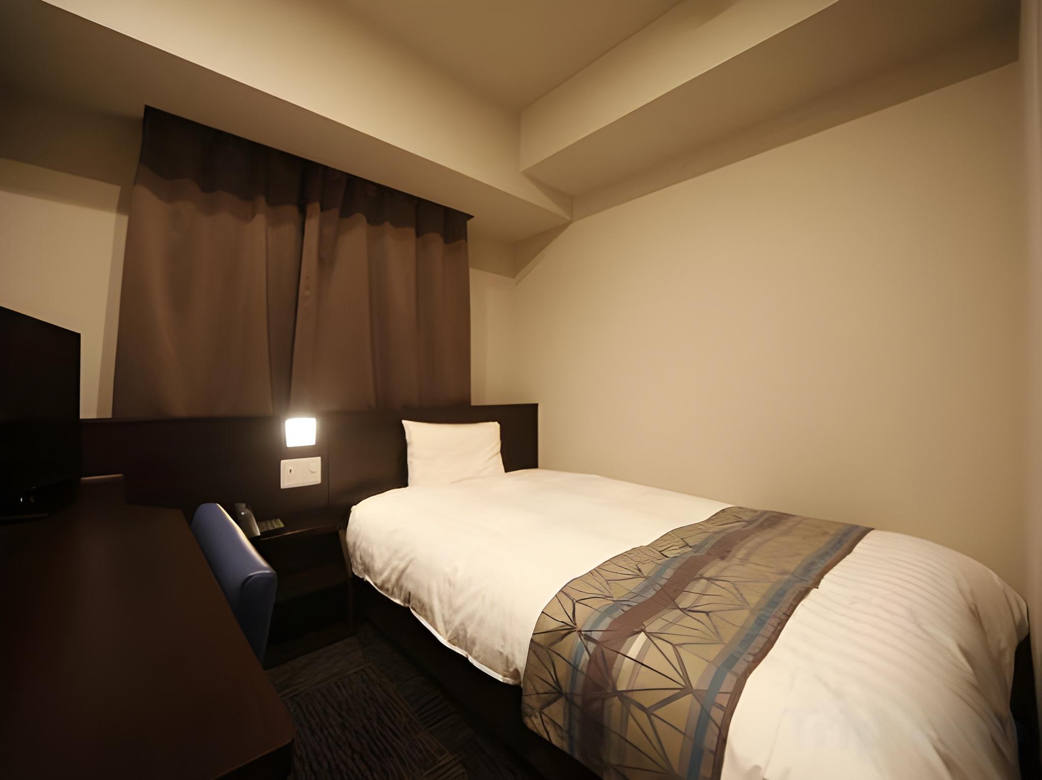 SEMI ROOM, SEMI DOUBLE BED