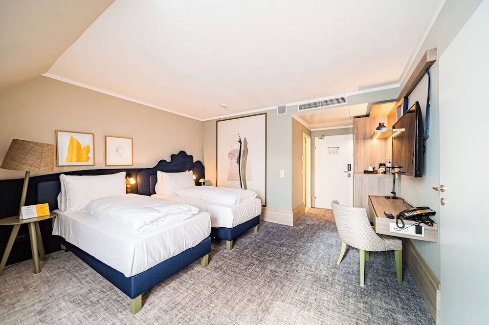 Standard, Twin Beds, Bath and Shower