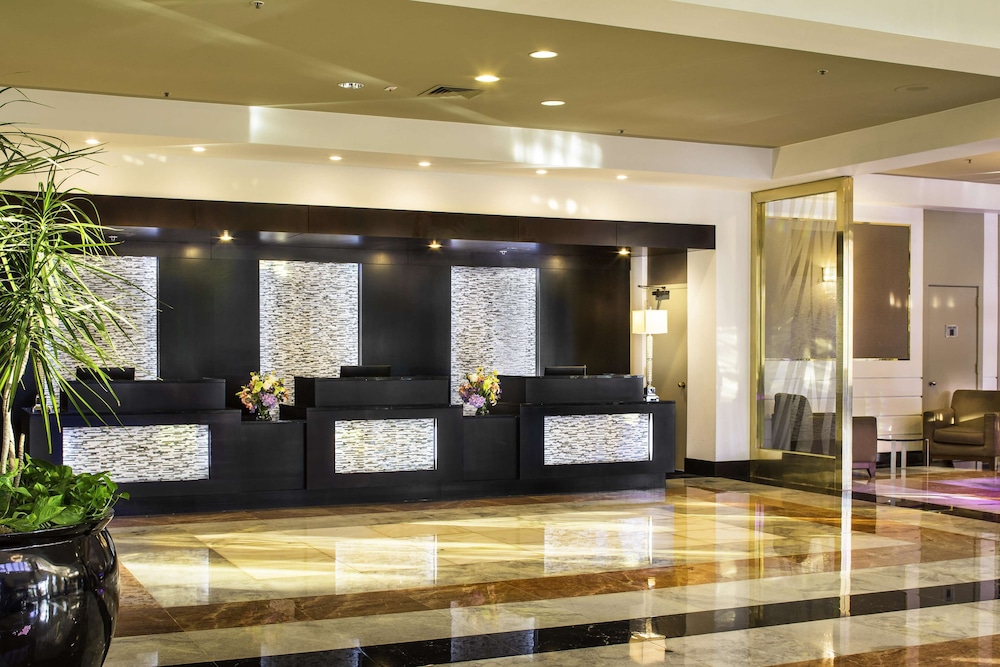 DoubleTree by Hilton New York LaGuardia Airport 3/54