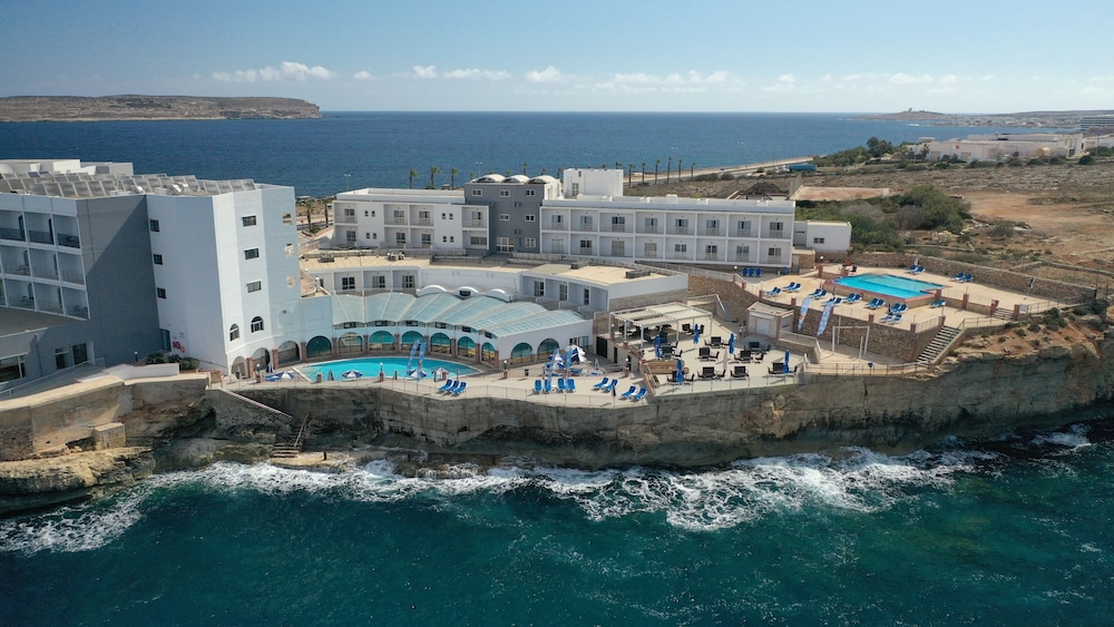 PARADISE BAY RESORT 17/80