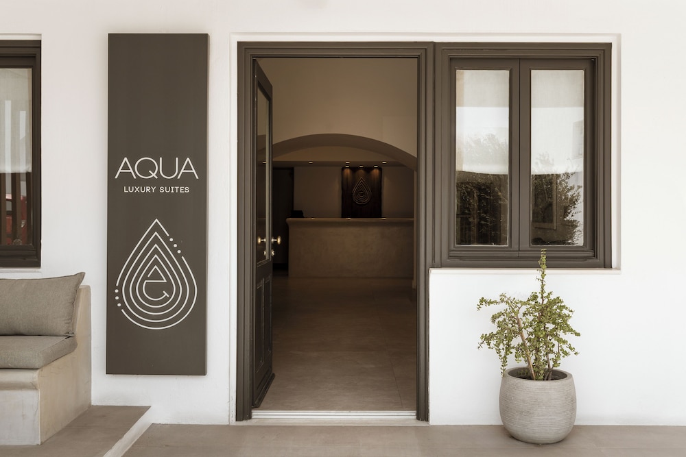Aqua Luxury Suites 9/75