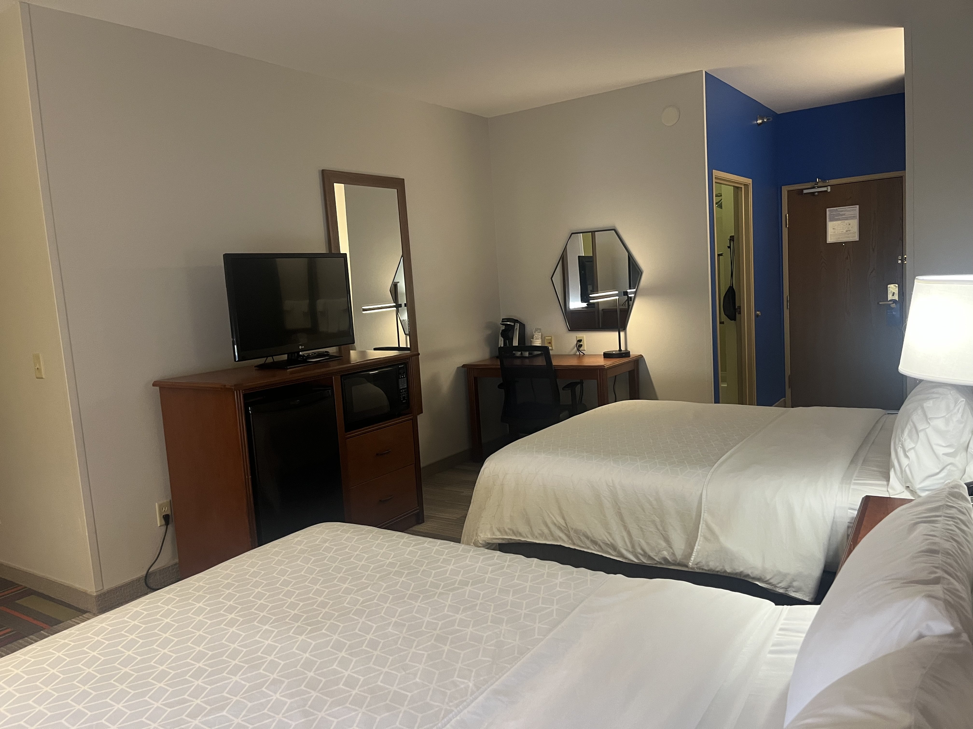 Holiday Inn Express Hotel and Suites Sioux Falls At Empire Mall 20/75