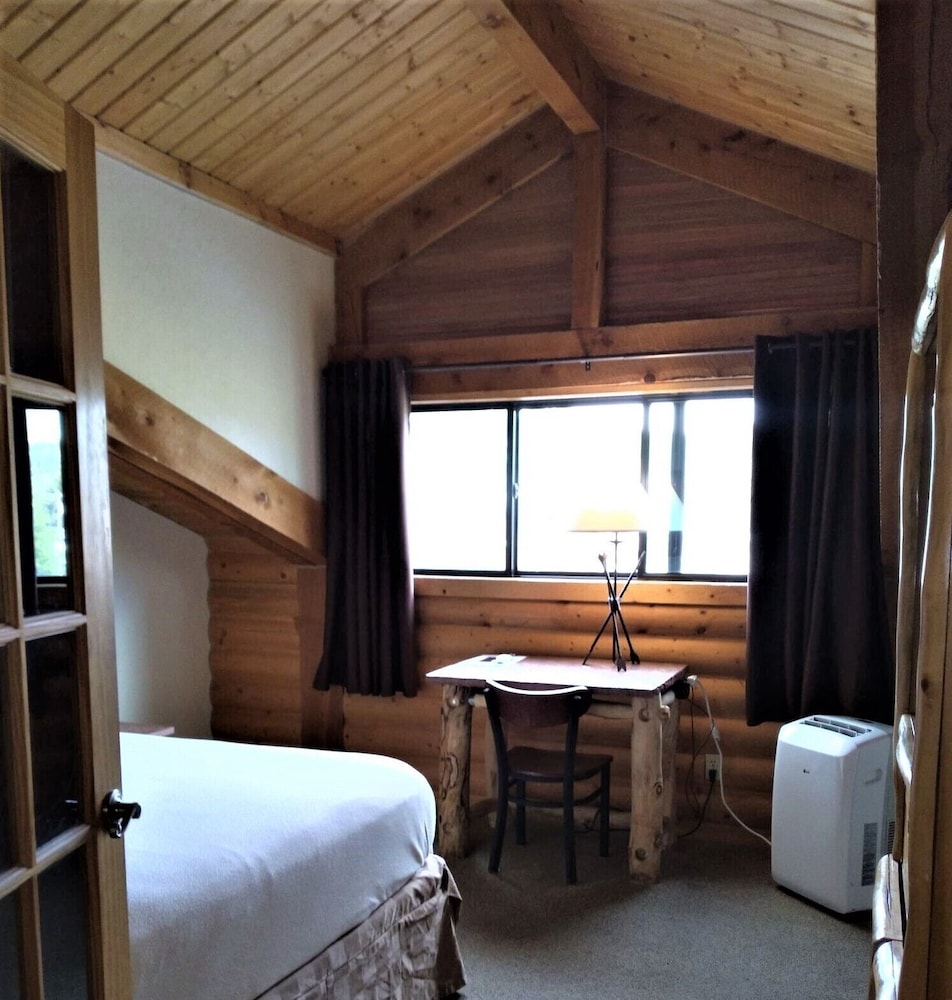The Boulder Creek Lodge 16/64