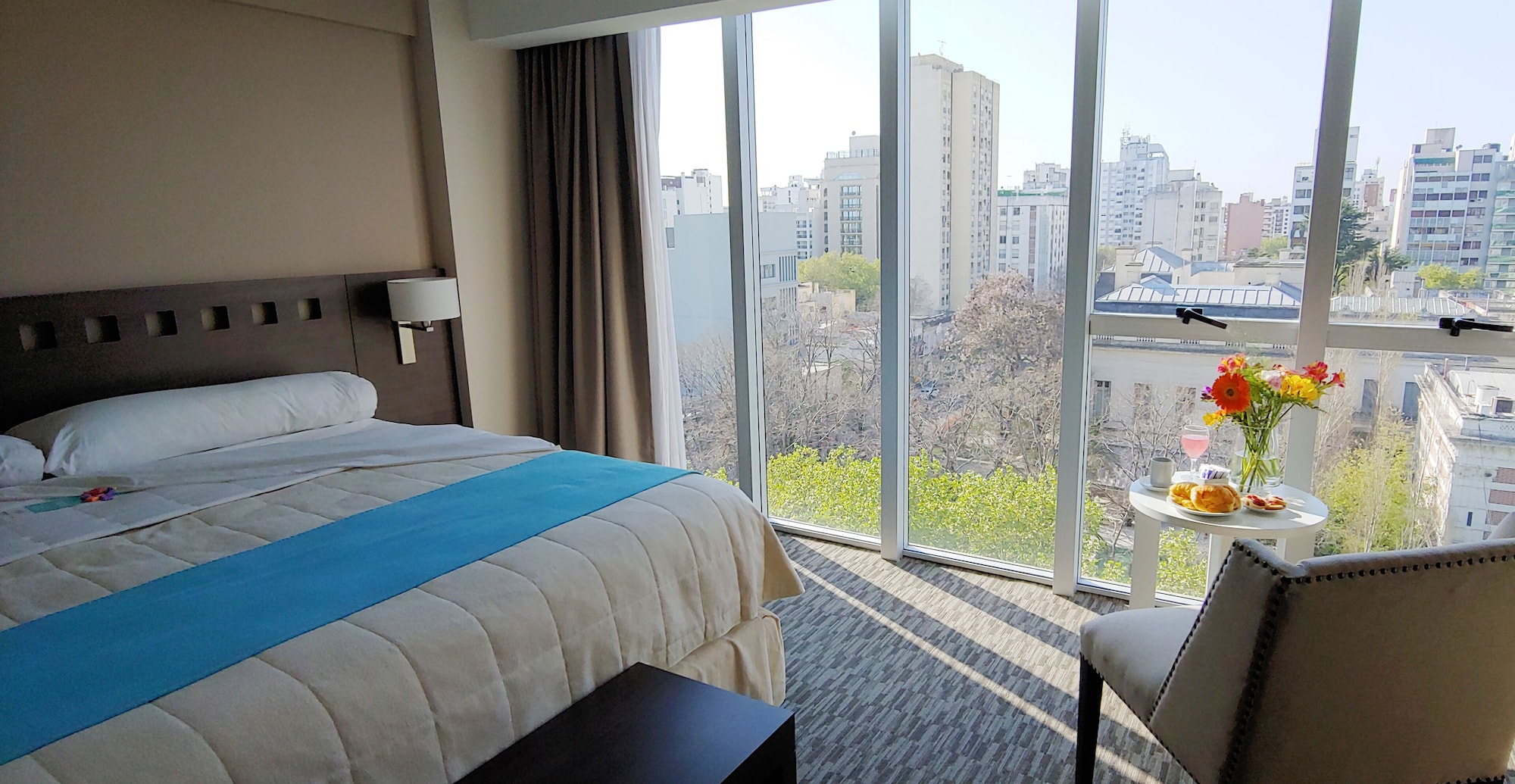 Suite, King Bed, Accessible