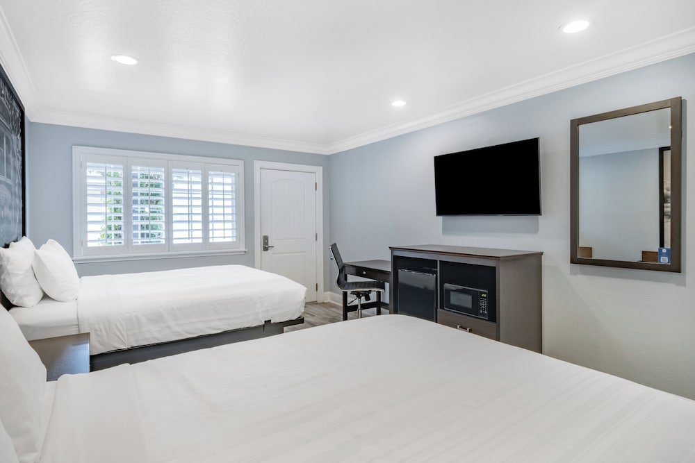 Basic, 2 Queen Beds