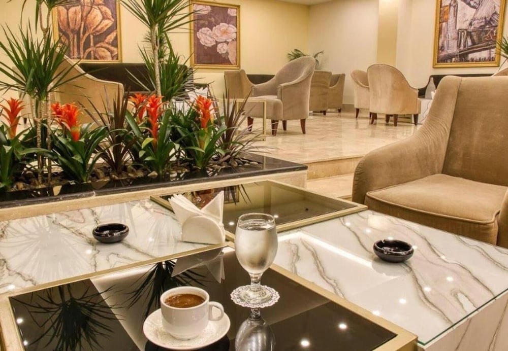 SANDY PALACE HOTEL 43/50