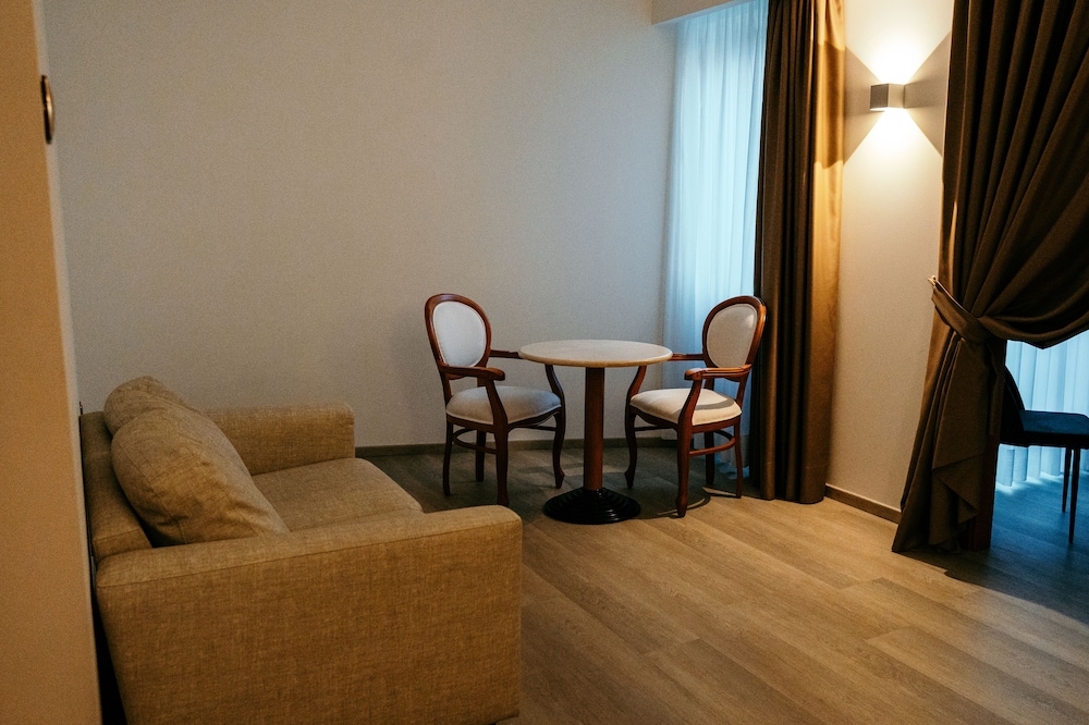 Grand Hotel La Chiusa Di Chietri 30/50
