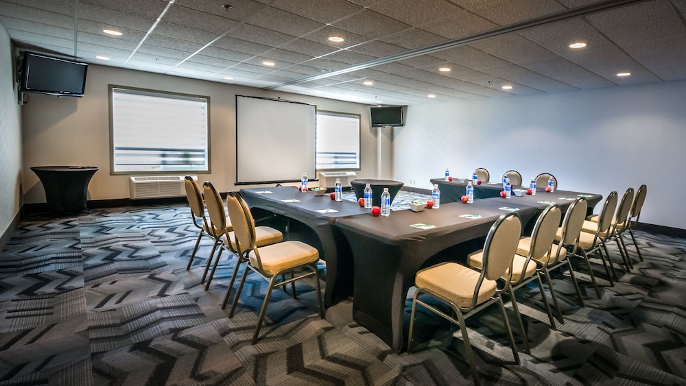 Service Plus Inns and Suites Calgary 48/56