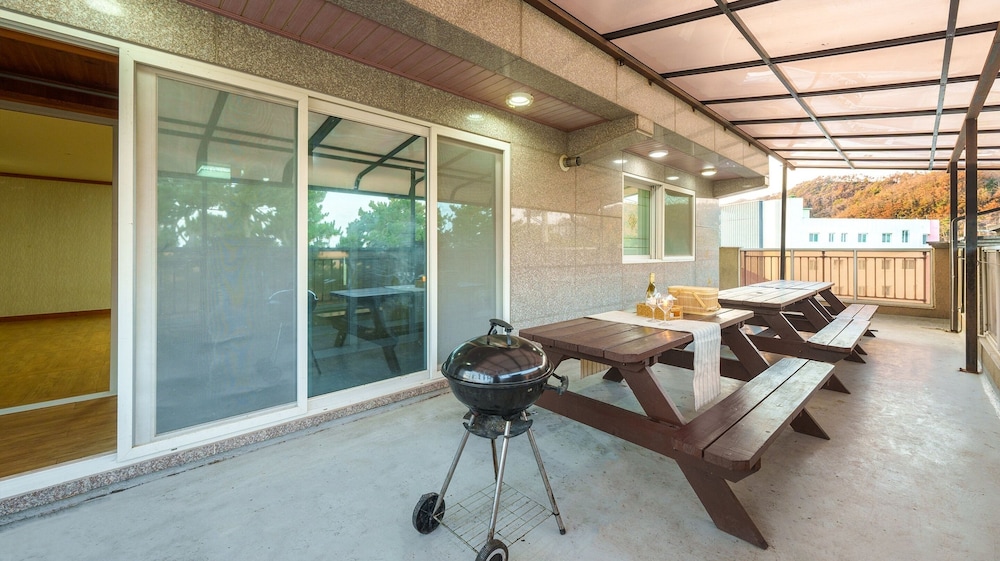 Gyeongju Gampo Beach Castle Pension 25/50