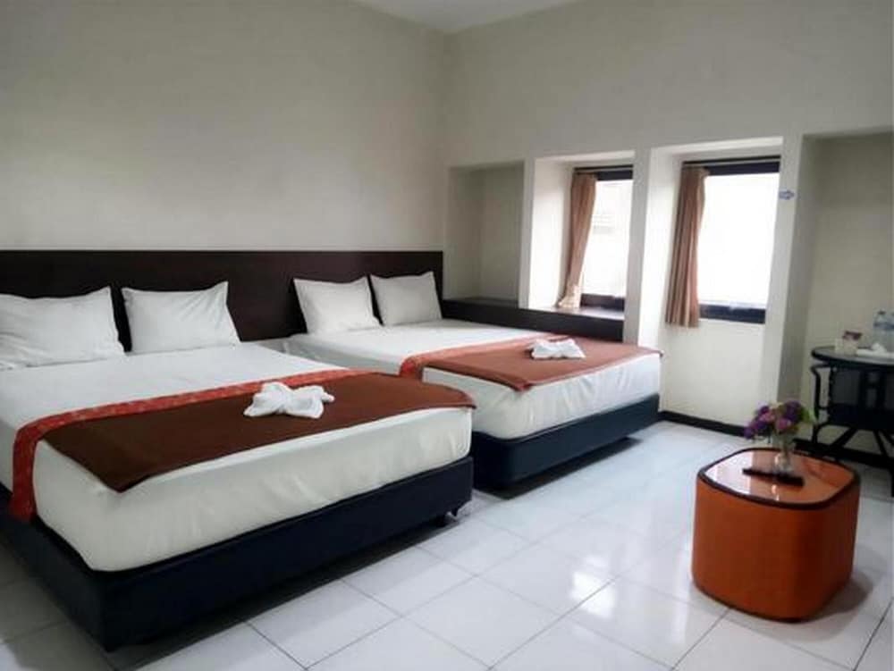 Bantal Guling Pasar Baru Bandung 14/46