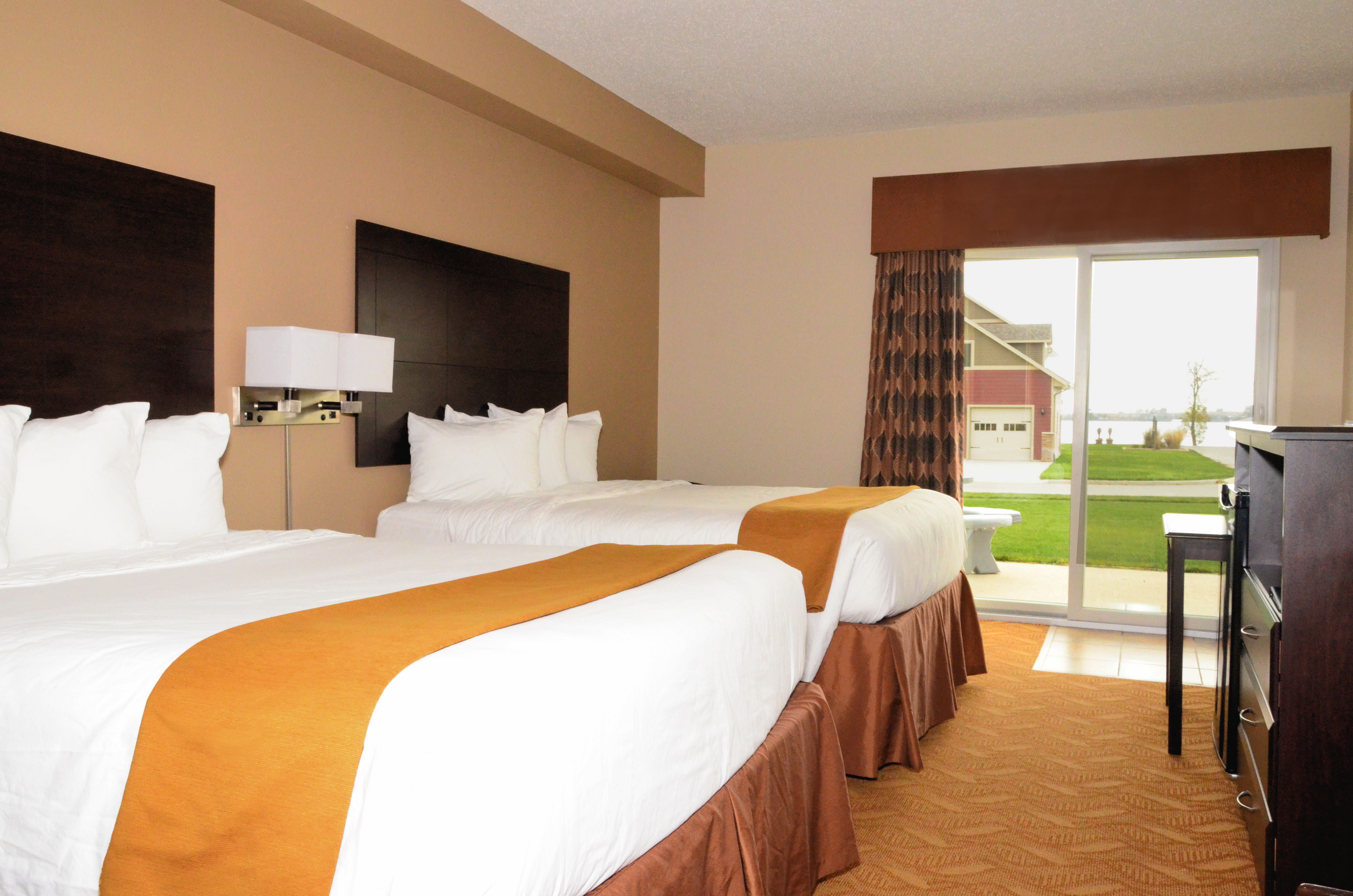 Cobblestone Inn & Suites - Lake View 9/27