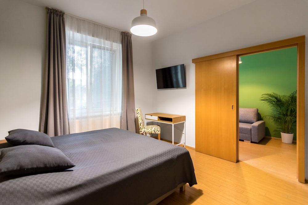 Standard, Queen Bed, Garden View, 2 Sofa