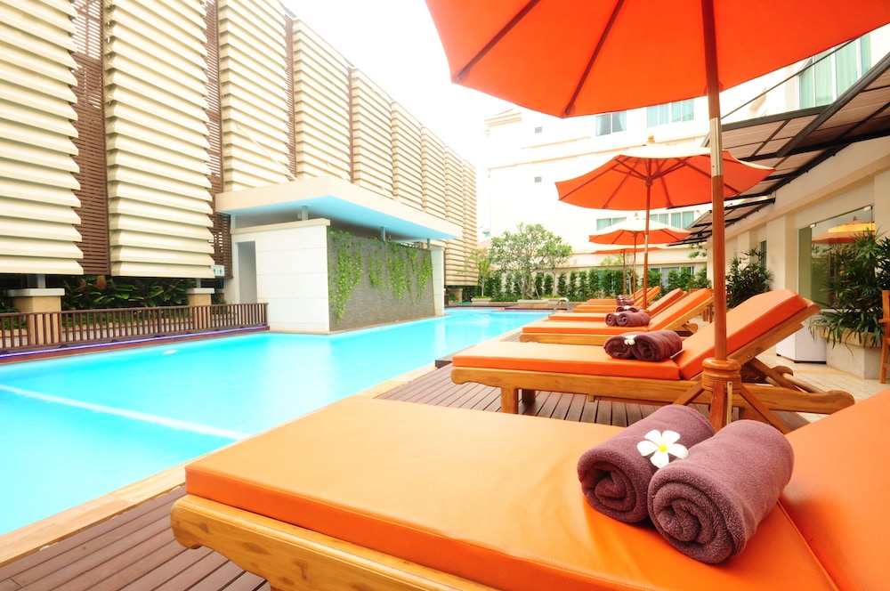 swimming pool spa