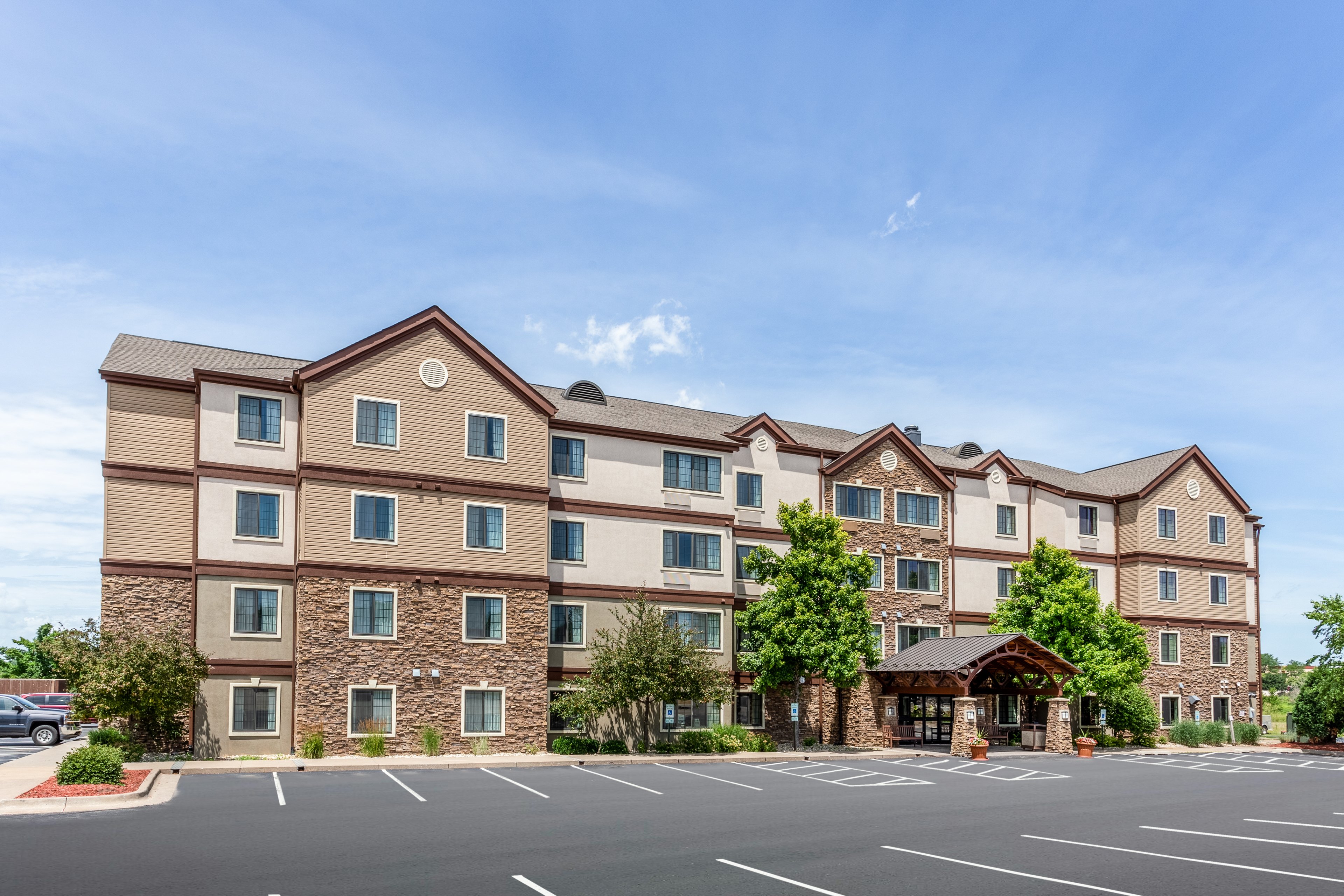 Staybridge Suites Davenport 59/64